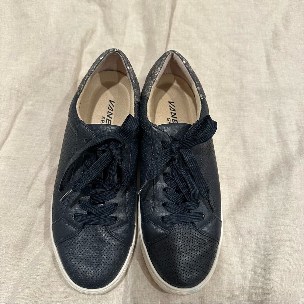 Vaneli Sport Women Navy Sneakers with Snake accent on Heel Size 6.5